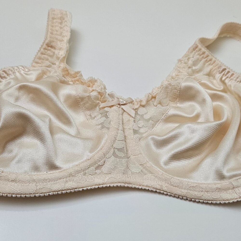 232. Warner's underwire no padding bra. NWOT - Picture 4 of 5